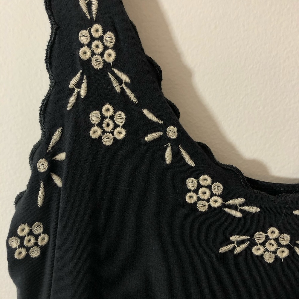 american eagle black tank w/floral detail - Picture 2 of 3